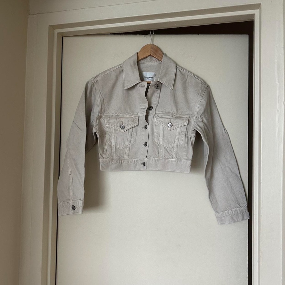 NEW Abercrombie & Fitch Light Gray Cropped Jean Jacket